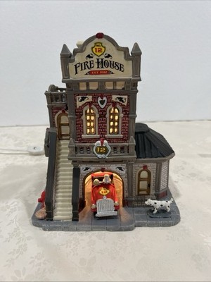 Lemax Fire House No. 12  Village Building Lighted House 45702 Retired 2014 NEW !