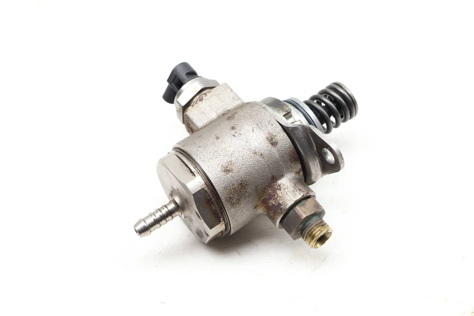 AUDI Q5 8R 2010-2014 2,0 L - BOMBA DE COMBUSTIBLE DE ALTA PRESIÓN / HPFP 06J127025G Foto 3 de 4