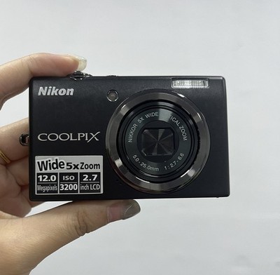 Nikon COOLPIX S570 12MP Compact Digital Camera 5x Optical Zoom
