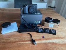 Ricoh GR IV GR4 - OVP Rechnung - Juni 2026 - 588 Ausl&ouml;sungen - Zubeh&ouml;rpaket