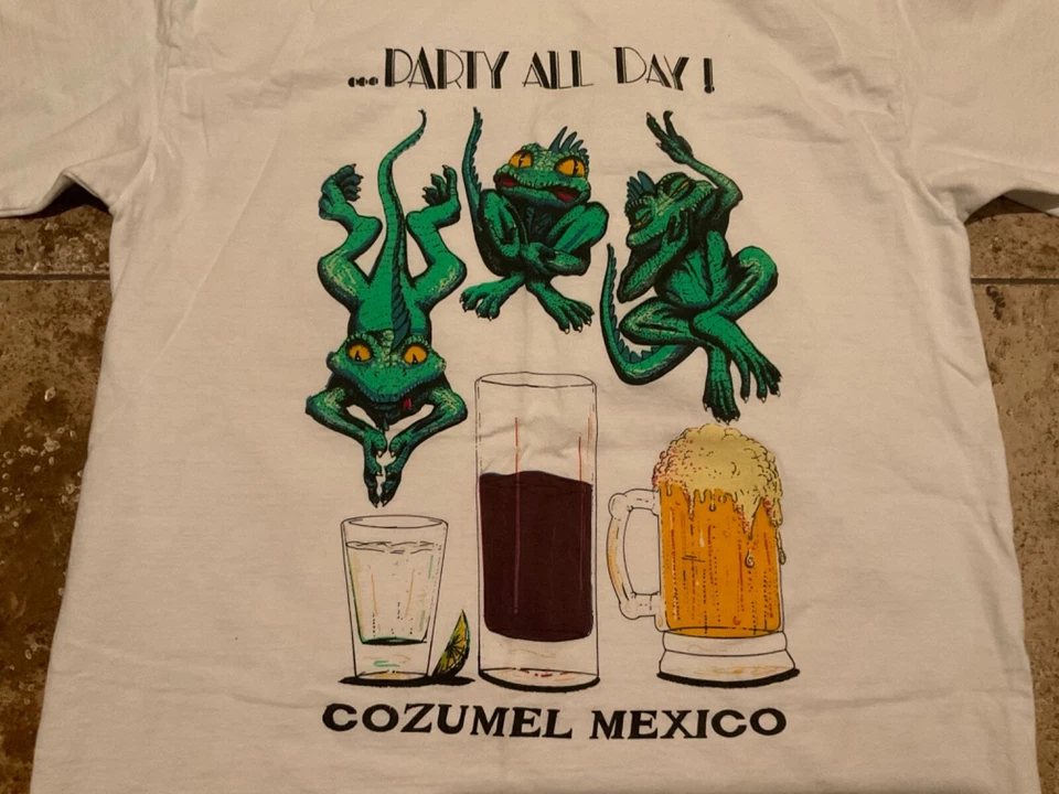 CAMISETA COZUMEL MEXICO FIESTA LAGARTO GRÁFICA (HOMBRE L) BLANCA USADA Foto 2 de 4