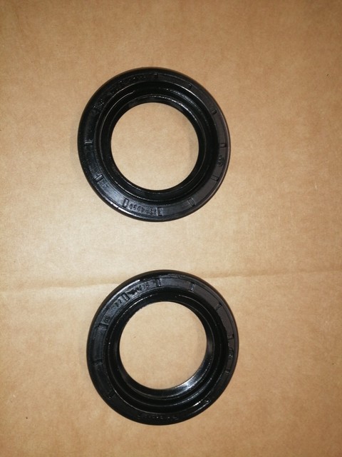 Oil Seal & Felt Washer Set FTC4939/FRC4939 For LT230 Transfer Box Output Shaft | Fits Land Rover 4 thumbnail image