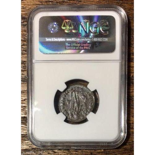 Impero Romano Licinio I, AD 308-324 NGC XF ***Rev Tye's Stache*** #2012110 - Foto 2 di 2