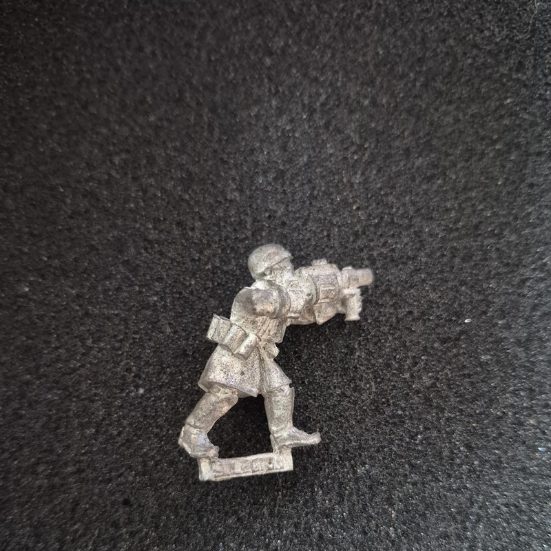 Warhammer 40k Imperial Guard Steel Legion Trooper with Grenade Launcher - Metal