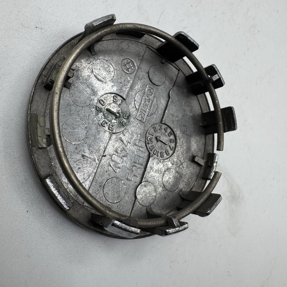 OEM Nissan 240SX Altima Center Cap Part Number 40342-53F00 4034253F00 Foto 3 de 4