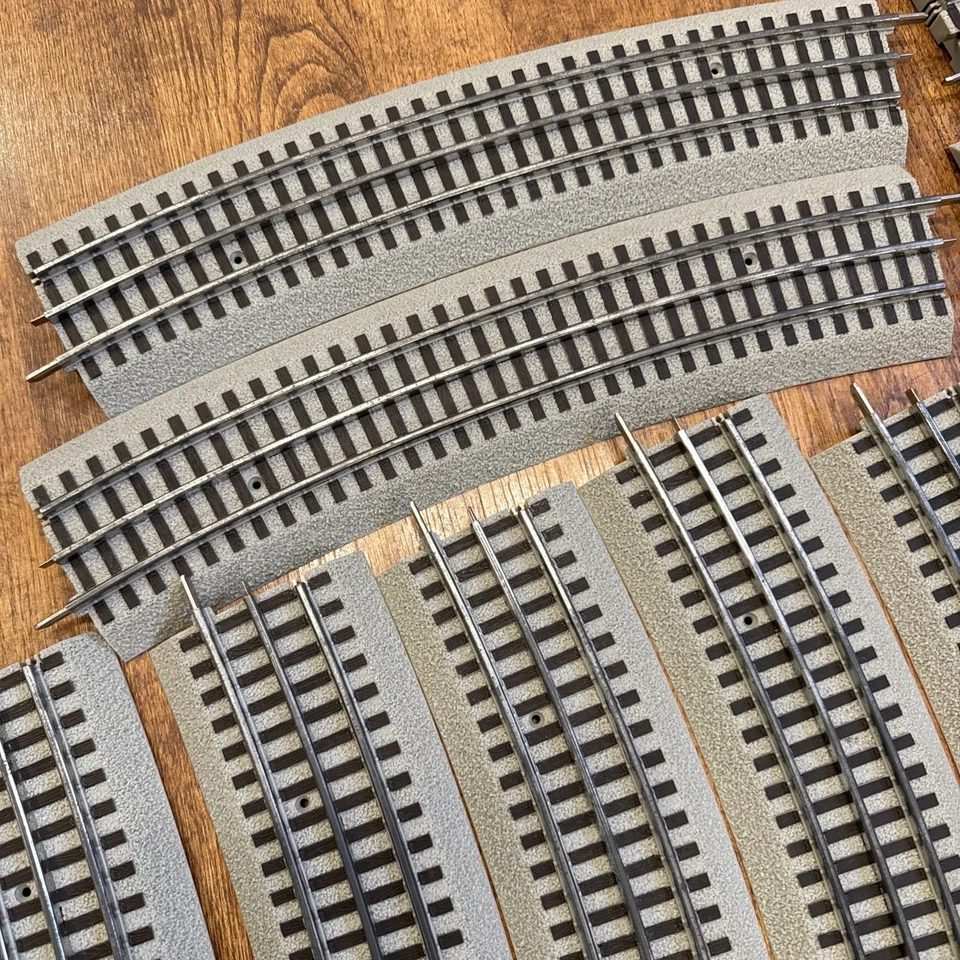Lionel 6-12041 O FasTrack O-72 Curve Track 16 Pcs Full Circle EUC - Image 3 of 4