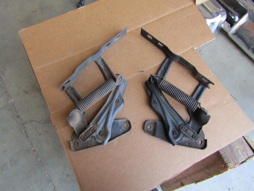 1971 - 1976 Chevrolet Impala 1971 - 1976 Pontiac Full Size Hood Hinge Set L & R