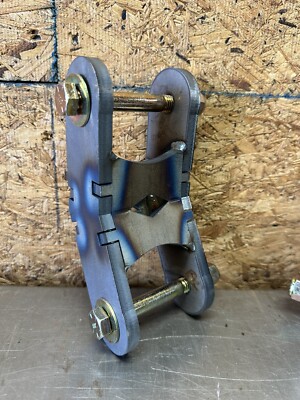 86-95 Suzuki Samurai 1.5” Lift Shackles HD 3/8” Metal - Dr.Z Fab