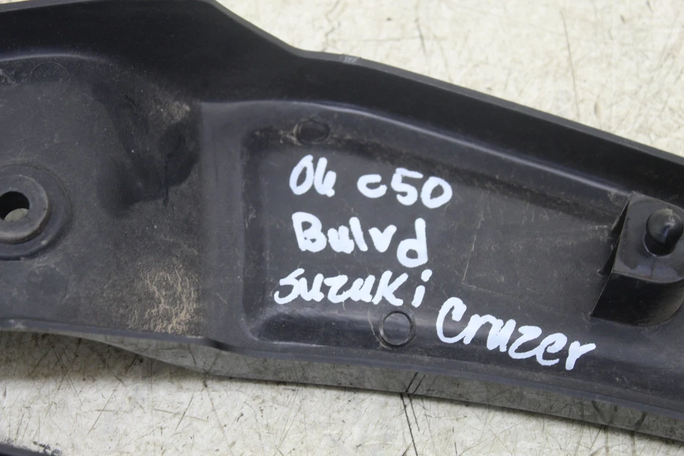 Suzuki Boulevard 2006 inferior izquierda OEM marco derecho cubierta capucha C33D Foto 3 de 4