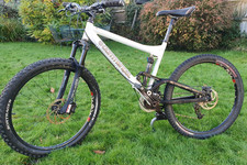 Mountain bike Commencal Meta 5.5 26 pollici sospensione completa 2010