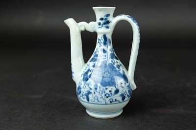 Arita ewer japanisches blau-weißes Öl oder Vinigar um 1700.