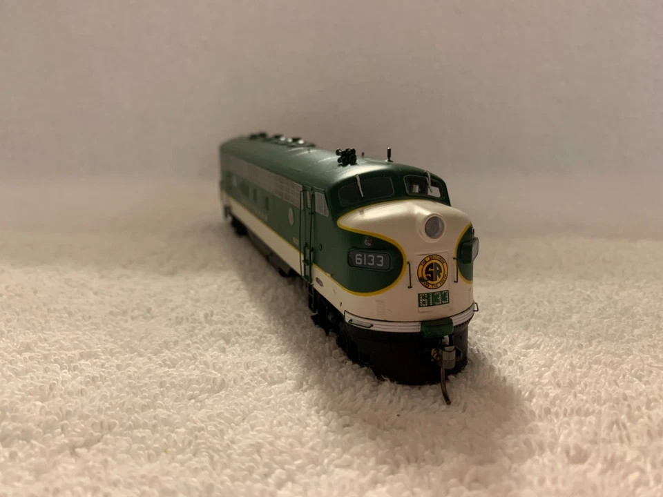 Intermountain HO Scale Southern EMD FP7/F7B Diesel Locomotive Set DC Tested - Image 4 of 4