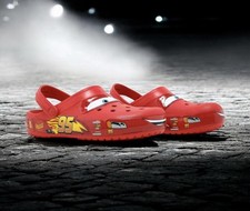 LIGHTNING MCQUEEN CROCS 6M 8W LIMITED EDITION DISNEY PIXAR.