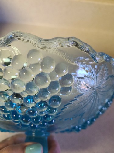 INDIANA GLASS VINTAGE BLUE LEAF & GRAPE 8.5"x 5 COMPOTE FRUIT BOWL CANDY DISH - Picture 6 of 7