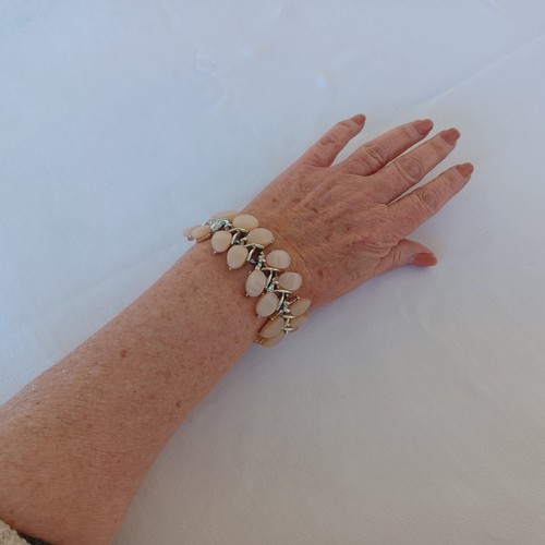 Vintage BSK Necklace Bracelet Set Shiny Pearlized Baby Pink Lucite Style Small - Picture 6 of 14