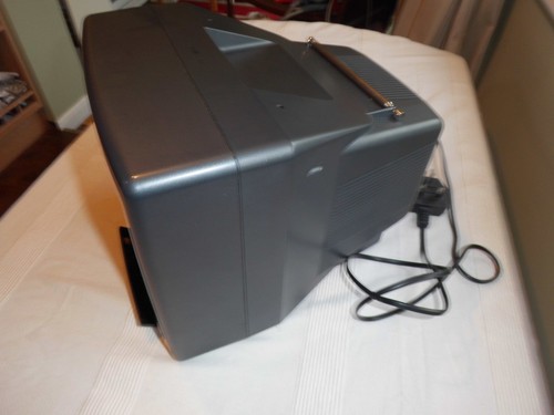 Vintage Goodmans 10" Portable Colour TV Boxed / Working / Analogue / Gaming - Picture 6 of 21