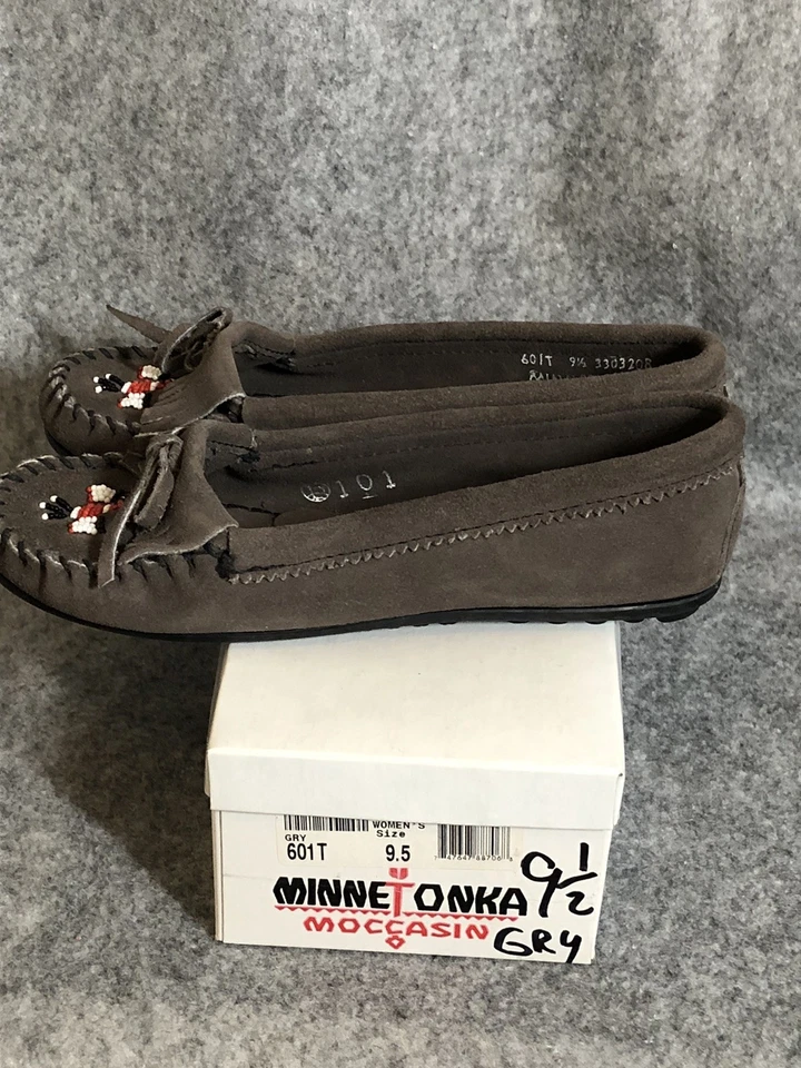 Minnetonka Slipper 9.5 Grey Suede Thunderbird II Kilty Moccasin w Tags and Box - Image 4 of 4