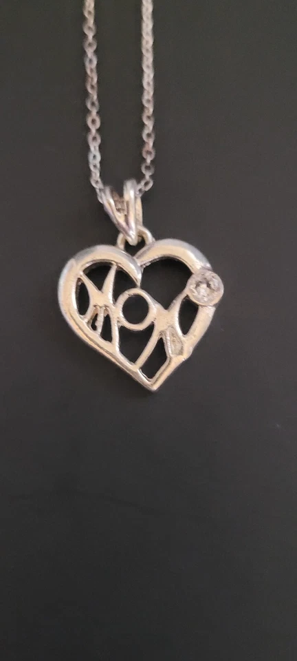 Collar Corazón XOXO Tono Plateado 18" con Estrás Foto 3 de 4