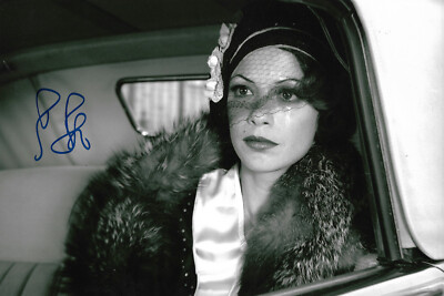Berenice Bejo ''The Artist'' Autogramm signed 20x30 cm Bild s/w