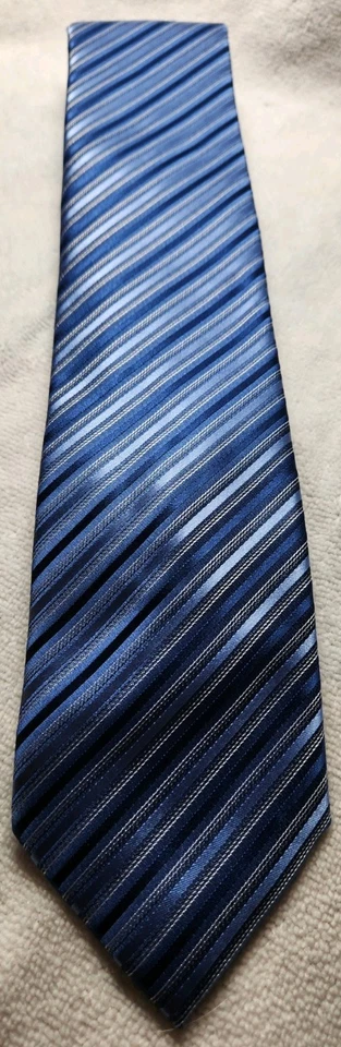 Gravata masculina listrada azul Geoffrey Beene DXL extra longa nova com etiquetas 100% poliéster - Imagem 2 de 3