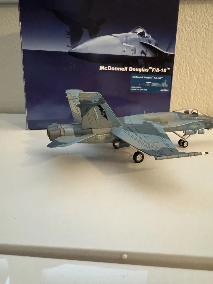 Hobby Master 1/72 HA3544 F/A-18A Hornet USN NSAWC, #55, NAS Fallon Foto 2 de 4