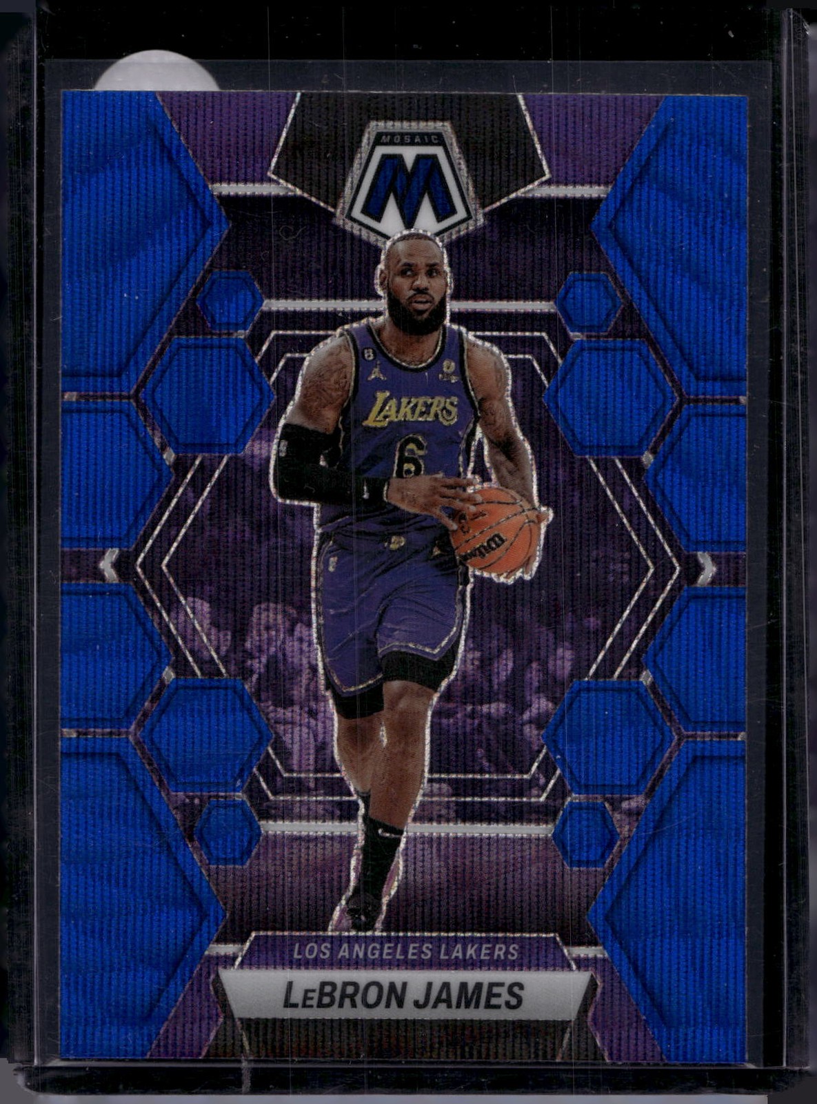 2022-23 Panini Mosaic #98 LeBron James Blue Wave