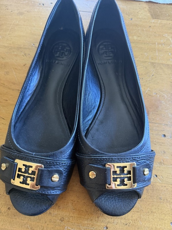 Tory Burch Black Leather Peep Toe Flats With Gold Logo Medallion Womens Size 8