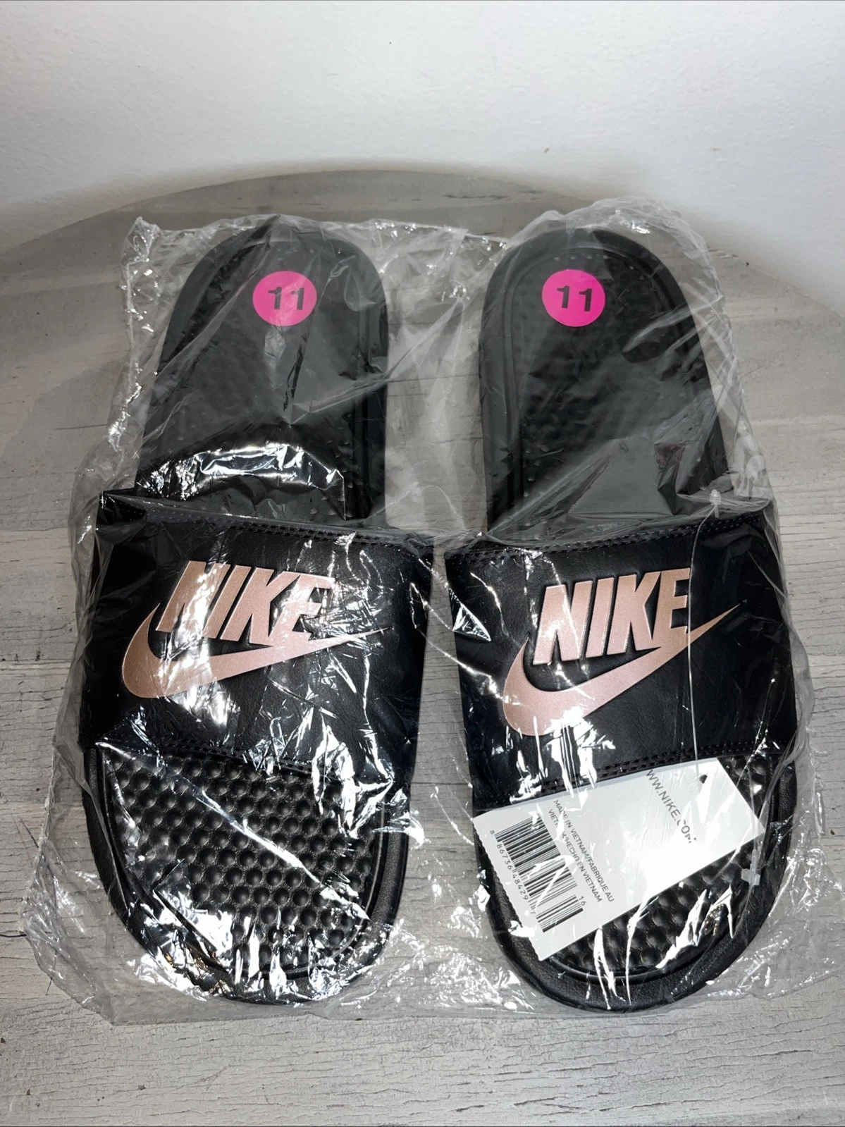 Scivoli donna Nike Benassi Jdi nero oro rosa taglia 11 nuovi con etichetta