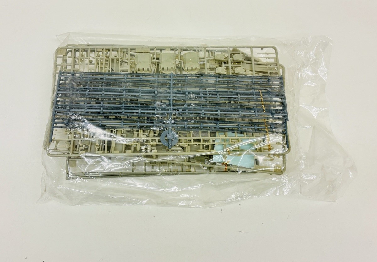 Heller #81080 1 400th Scale Gneisenau Battleship Plastic Kit Rd JG