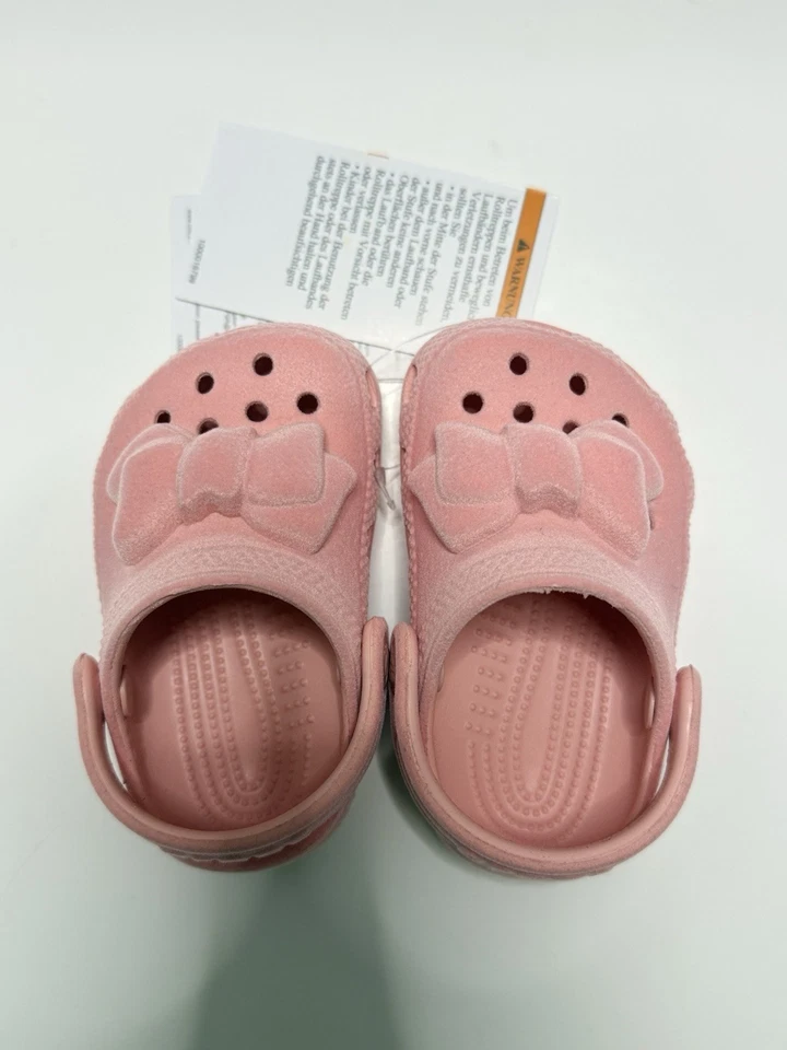 Zueco clásico con lazo de terciopelo rosa talla C2/C3 para niños pequeños Crocs nuevo con etiquetas Foto 3 de 4