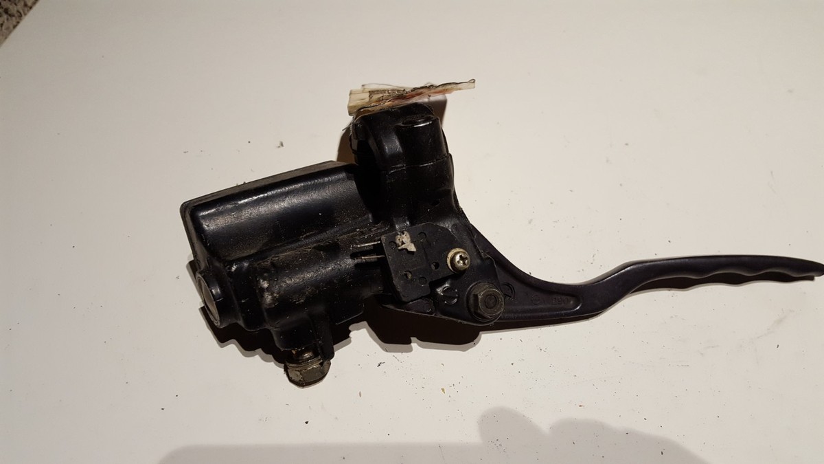 85 Kawasaki ZX600 ZX 600 6 ZX6 Ninja front brake master cylinder
