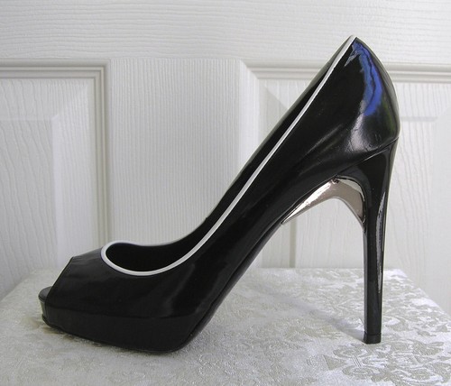 Ruthie Davis - NEW Peep Toe Pump Heels Platform Black Patent 36.5 ($485) - Picture 4 of 9