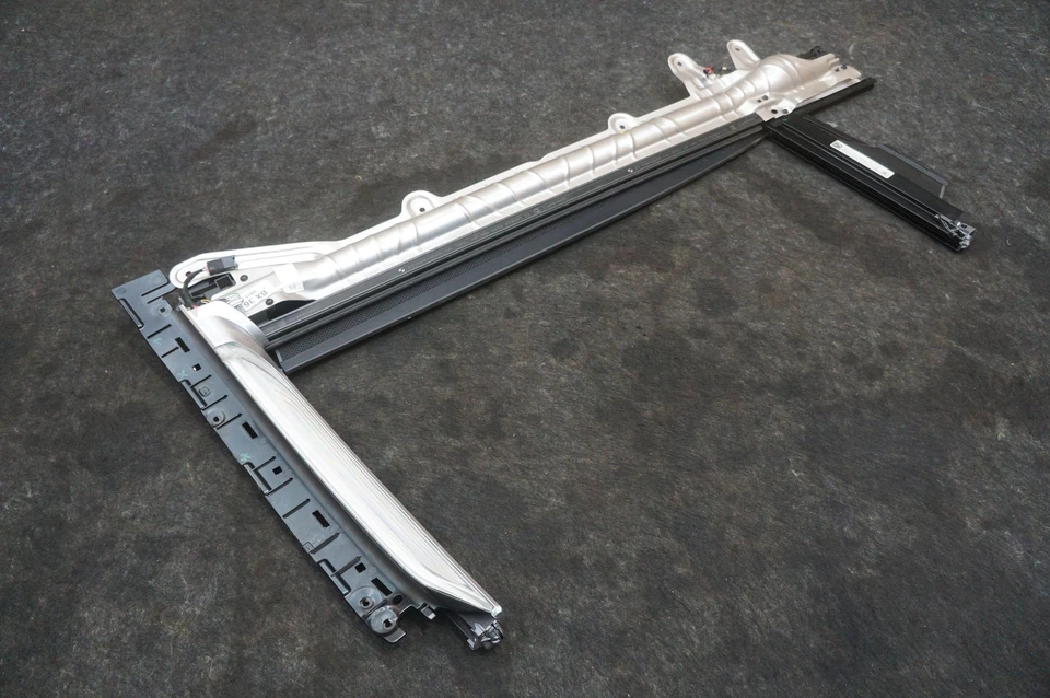 Persiana enrollable parasol puerta trasera izquierda OEM 51357338011 BMW SERIE 7 750i 16-19 Foto 4 de 4