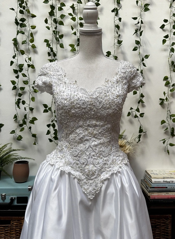 Vestido de novia vintage años 90 satinado con cuentas blanco vestido de baile mangas gorra tren XS Foto 3 de 4