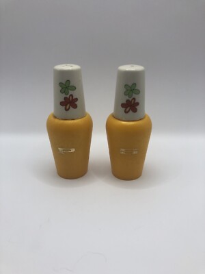 PEPPER SHAKER SET - YELLOW BODY CERAMIC WHITE FLOWERS - VINTAGE