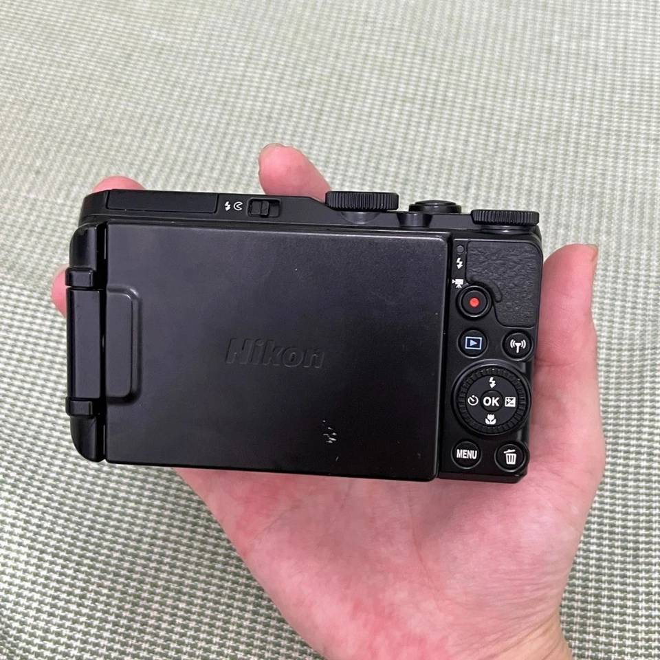 Câmera Digital Nikon COOLPIX S9900 16.0 MP 30x Zoom Óptico com Acessórios - Imagem 3 de 4