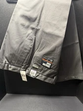 Dockers Signature Khaki Pants 38x32 Men’s Straight Fit Flat Front Dark Gray NWT