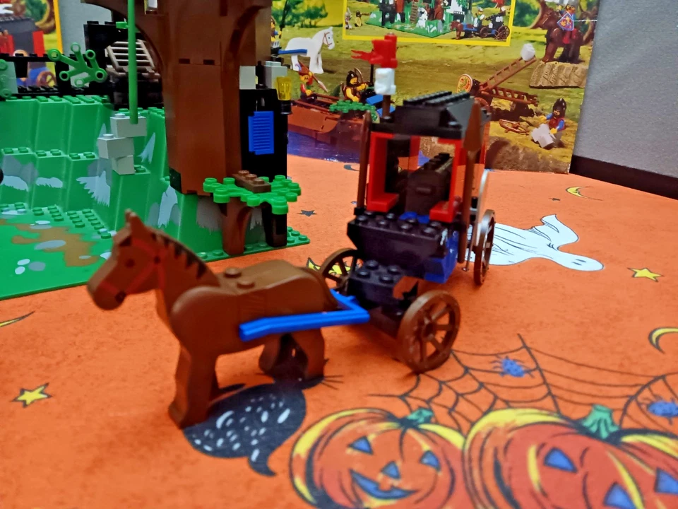 LEGO Castle: Dark Forest Fortress (6079) 100% Complete W/Instructions - Image 4 of 4