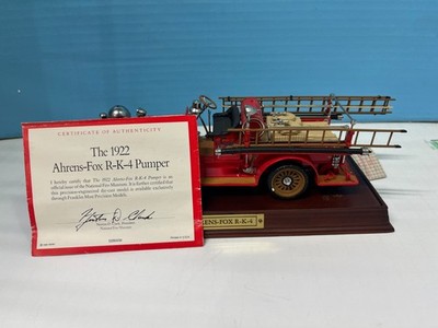 1/32 FRANKLIN MINT 1922 AHRENS FOX R-K-4 PUMPER WITH STAND AND BOX