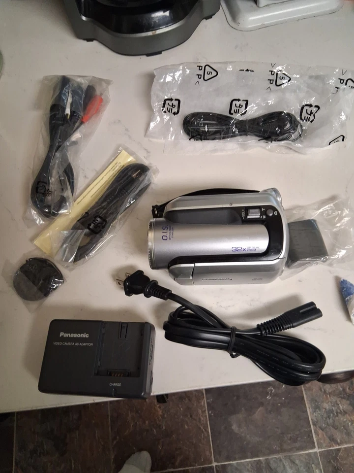 Panasonic Sdr-H18 Palm Corder. Mint Condition. - Image 3 of 4