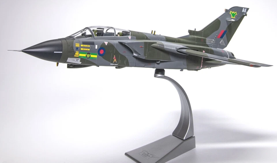 Corgi 1/48 Panavia Tornado GR.Mk 1 RAF No.9 Sqn, ZS748 Johnnie Walker AA29401 - Image 3 of 4