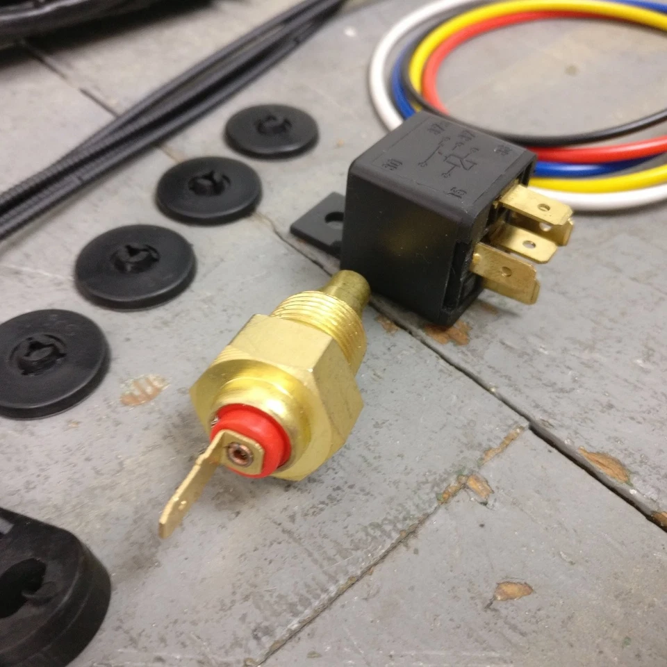 Ford Ranchero 1967 ventilador de radiador negro de 10 pulgadas 12 V paquete de refrigeración negro de carreras  Foto 3 de 4