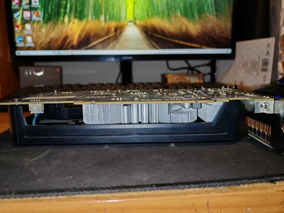 SAPPHIRE PULSE Radeon RX 560 4GB GDDR5 Scheda Grafica  - Immagine 4 di 4