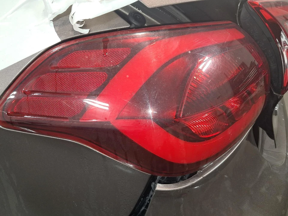 Conjunto de luz trasera izquierda usado se adapta a: Kia Forte 2014 hatchback incandescente cuarto Foto 2 de 4
