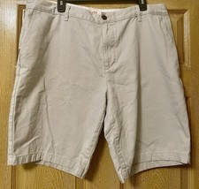 Dockers Classc Fit size 38 Khaki 100 cotton flat front shorts EUC