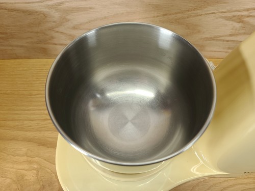 Vintage West Bend Mixer 41039 w/ Stand, Beaters, Small & Large Bowl, 12 Speed - Picture 12 of 12