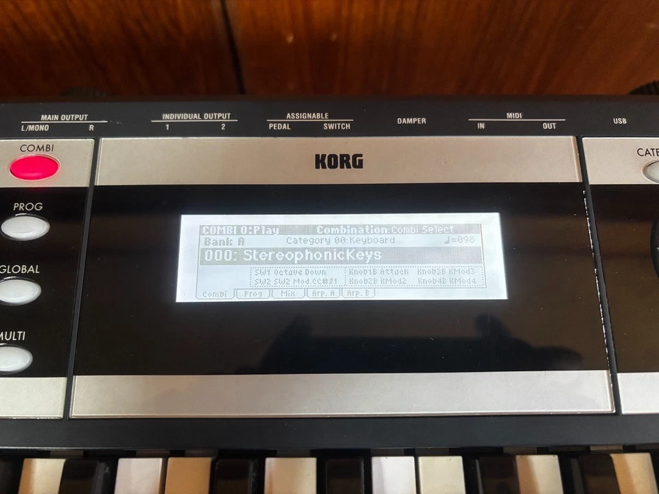 Korg X50 61-Key Synthesizer Keyboard w/ bag power supply 100-240V - Image 4 of 4
