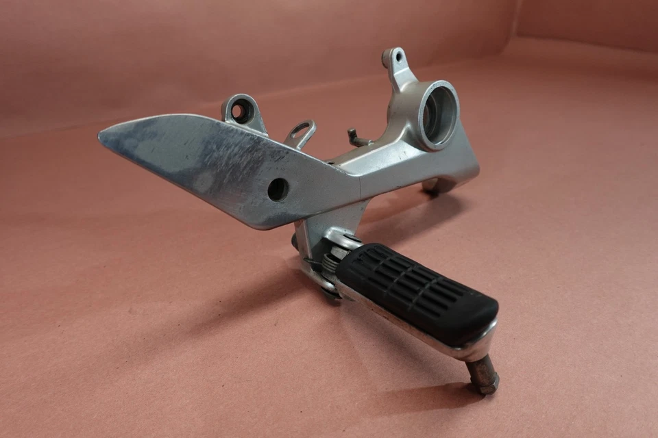 Reposapiés delantero derecho Honda Interceptor 800 VFR800 1998-2001 Foto 2 de 4