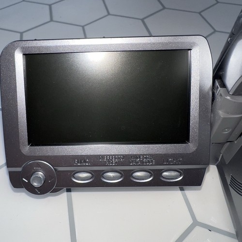 Canon ZR700 Mini DV Camcorder - Picture 10 of 11