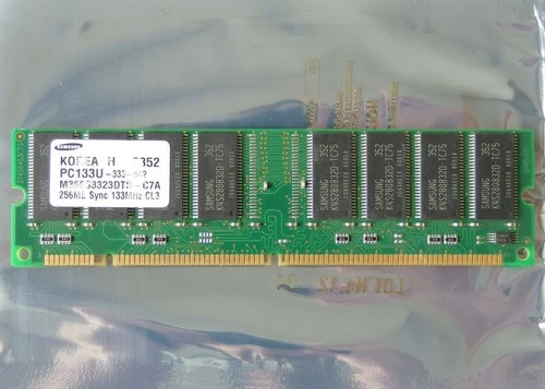 Samsung M366S3323DTS-C7A 256MB PC133 CL3 168-pin DIMM SDRAM